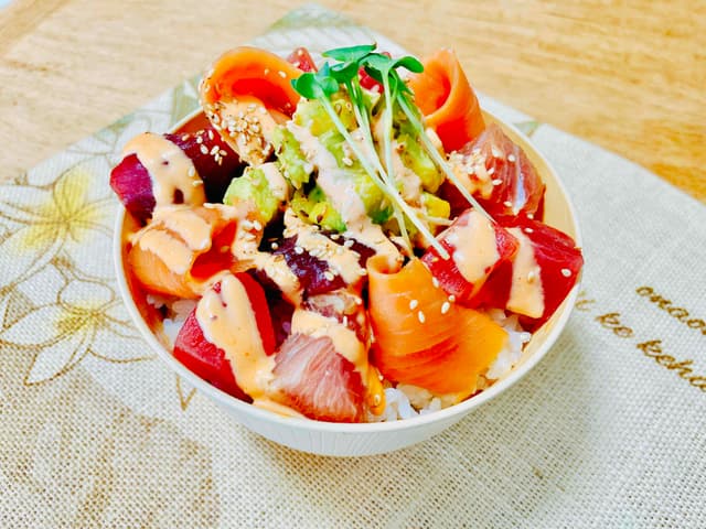 ハワイアンスパイシーポキ丼