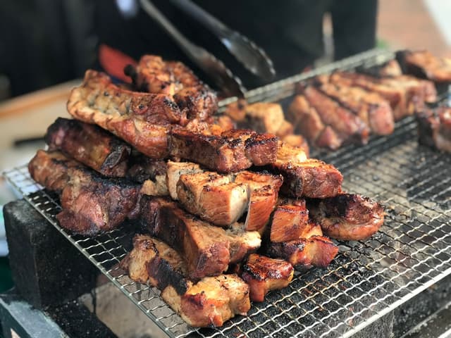 サニデリ フードトラック スペアリブ丼