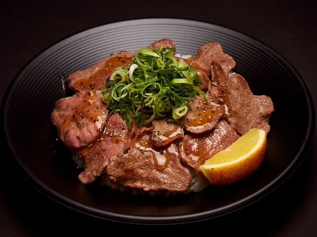 ネギ塩牛タン丼