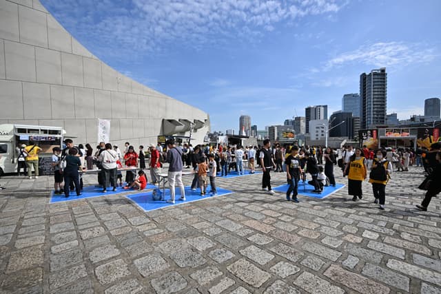 キッチンカー 計13台 ※出店店舗は試合によって異なります