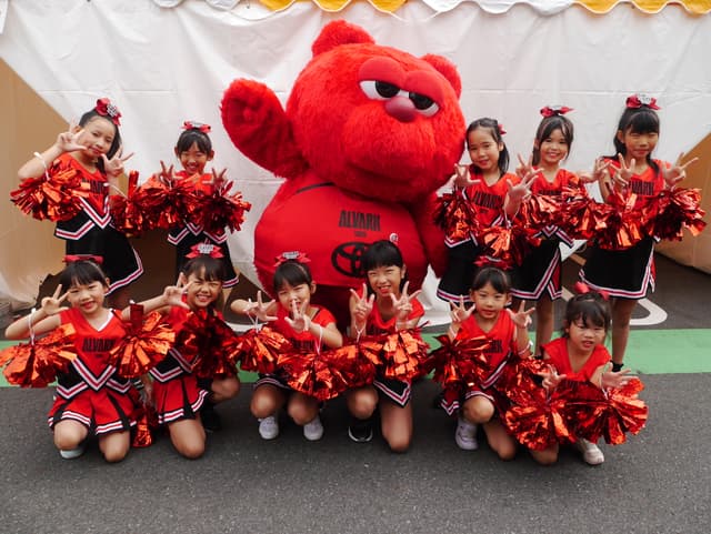 アルバルクキッズチアリーダーxルークのコラボパフォーマンス