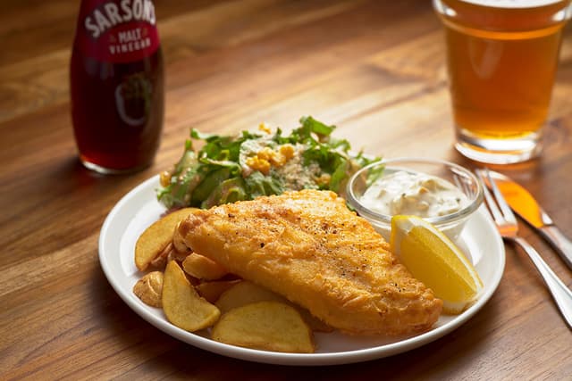 【特盛グルメ】HUB「フィッシュ&チップス(特大1ピース)」