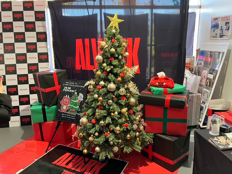 会場内にクリスマスツリーを設置!他にもフォトスポットあり!