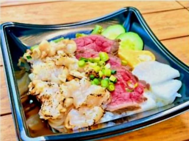 牛たたきと帆立丼