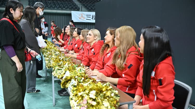 アルバルクチアリーダーのサイン会を開催!