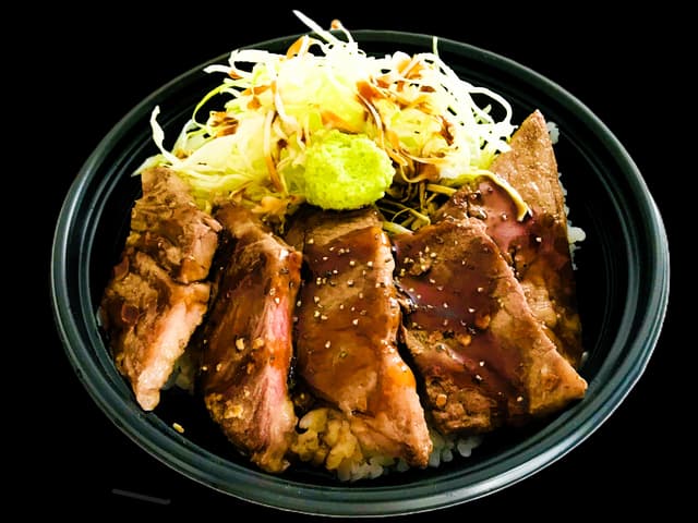 ステーキハウスUJ(牛ステーキ丼)