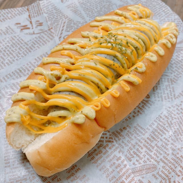 【5日のみ】虹カフェ「バジルチーズホットドッグ」