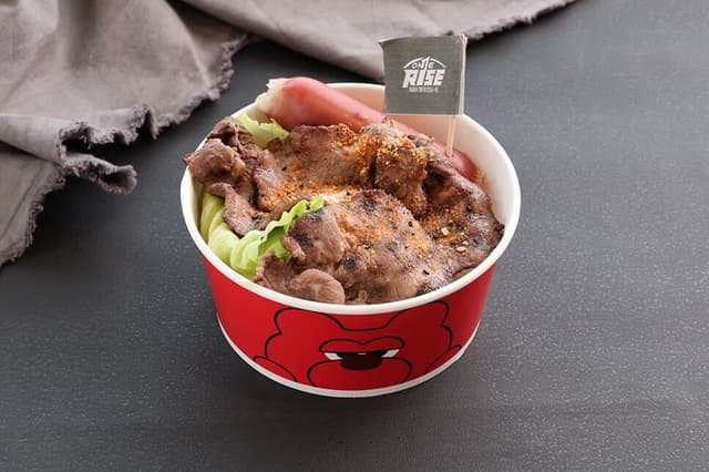 小酒部選手コラボメニュー「たこやん 牛タン塩七味」