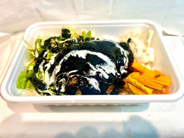 竹炭ブラックソースがけ 自家製ハンバーグ丼