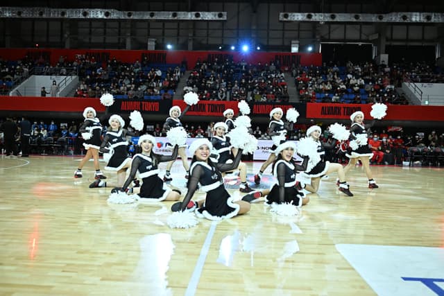 アルバルクチアリーダーによるクリスマスパフォーマンス!