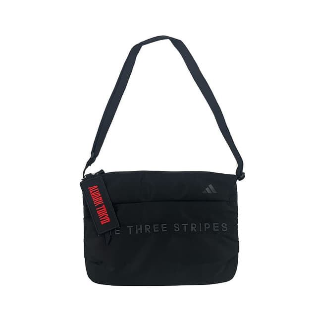 adidas ALVARK サコッシュ(刺繍ロゴチャーム付き)