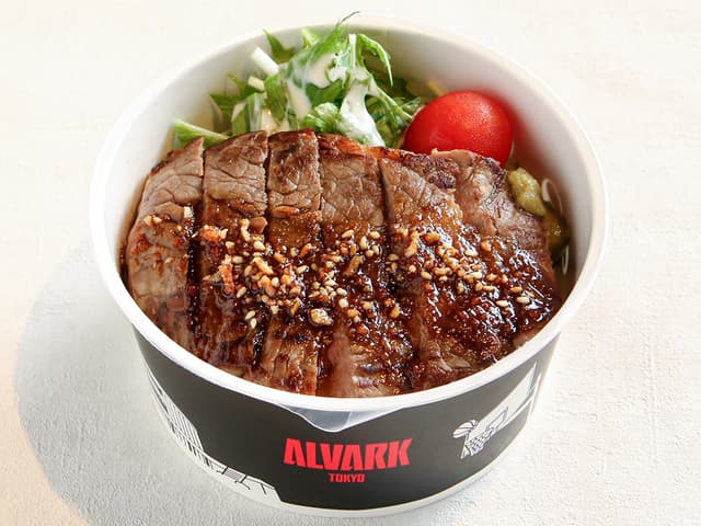 伊藤GMコラボメニュー「どーんと攻めてステーキ丼」