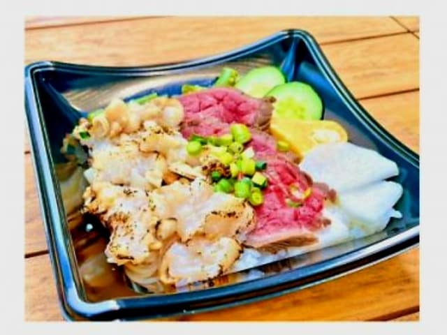 牛たたきと帆立丼