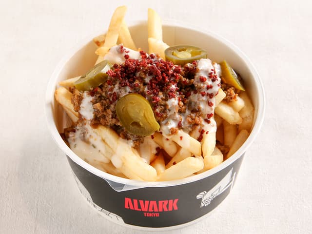 小酒部選手コラボメニュー「ローディッドポテトピリ辛ミート」