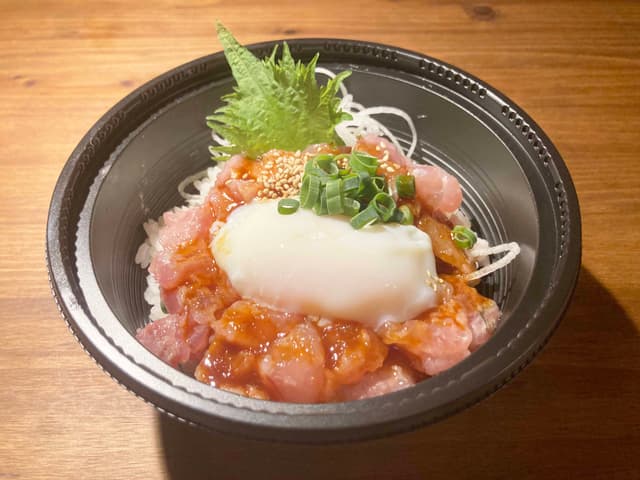 地魚温玉ユッケ丼